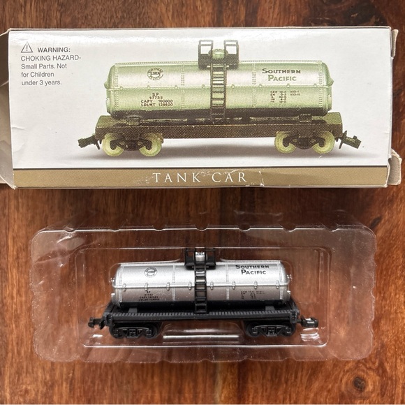 Set of Three Model Trains ~ Locomotive ~ Tank Car ~ Hourse Drawn Pumper - Picture 3 of 8